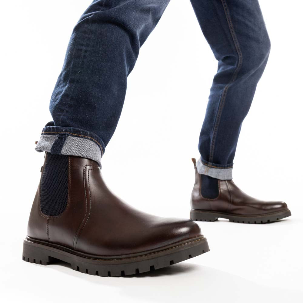 Zinc Pull Up Chelsea Boots Brown