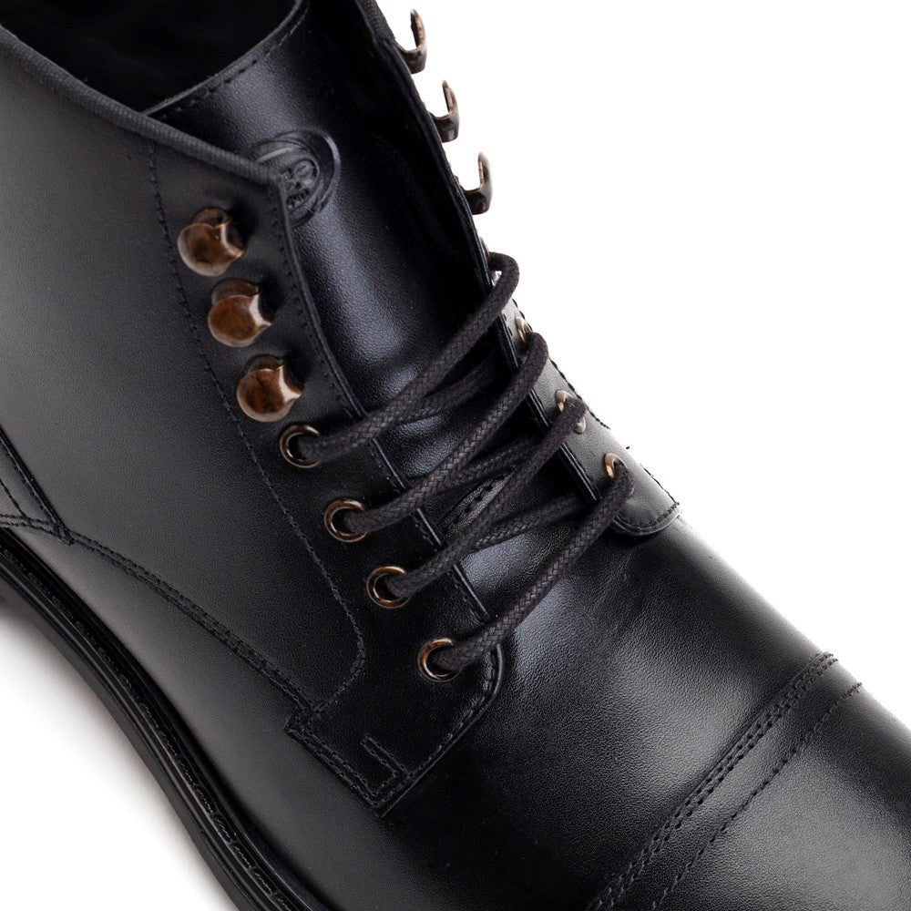Duke Waxy Toe Cap Boots Black
