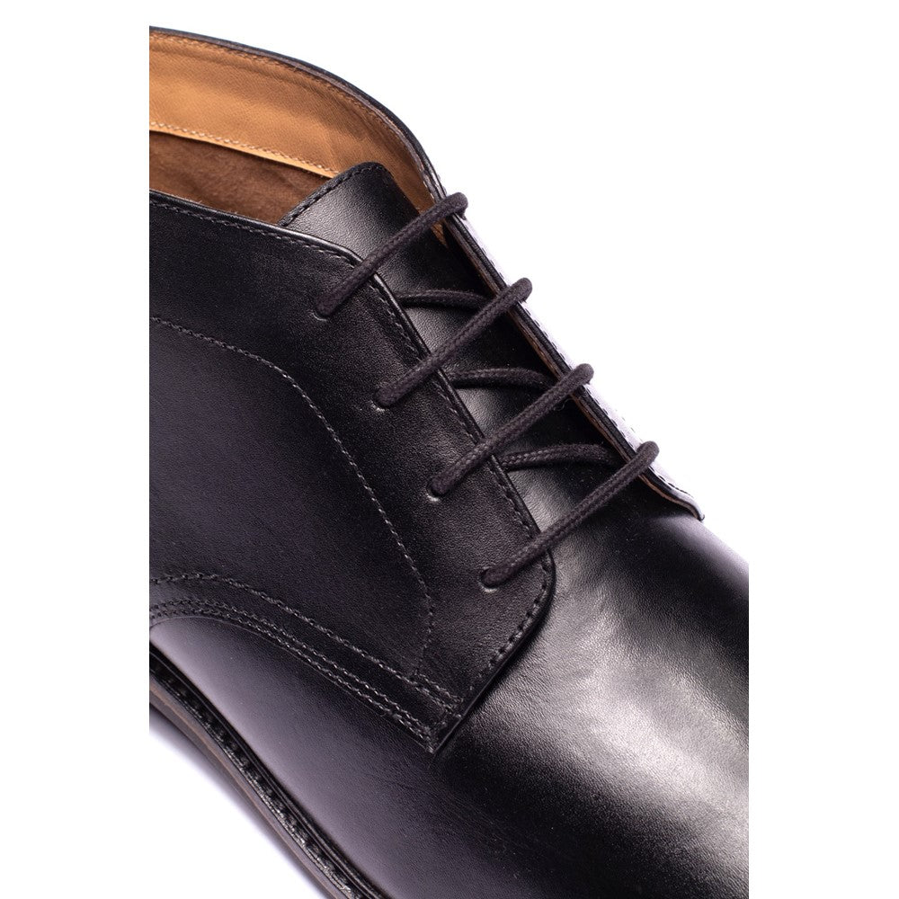Belgrave Waxy Chukka Boots Black