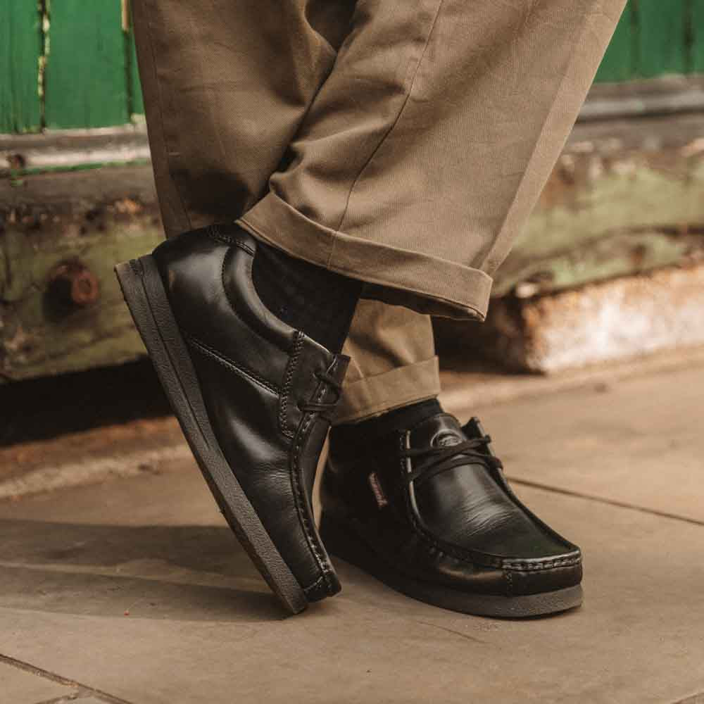 Event Waxy Moc Toe Shoes Black