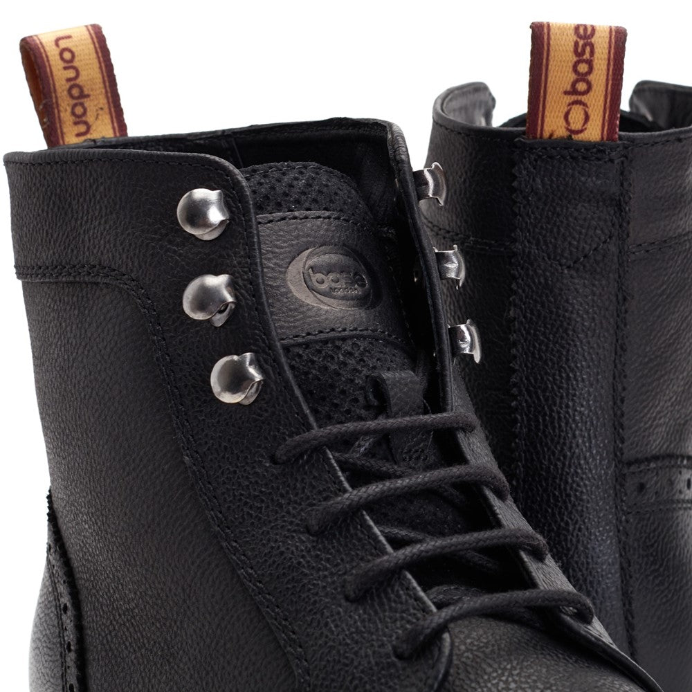 Hemlock Grain Brogue Boots Black