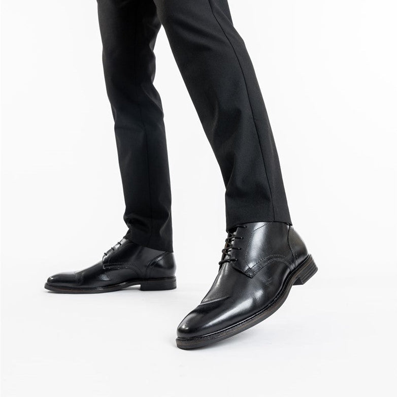 Belgrave Waxy Chukka Boots Black
